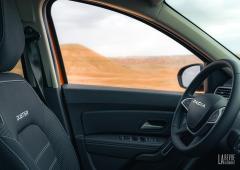 Interieur_dacia-duster-dci115-4x4-il-etait-une-fois-dans-l-oued_4
                                                        width=